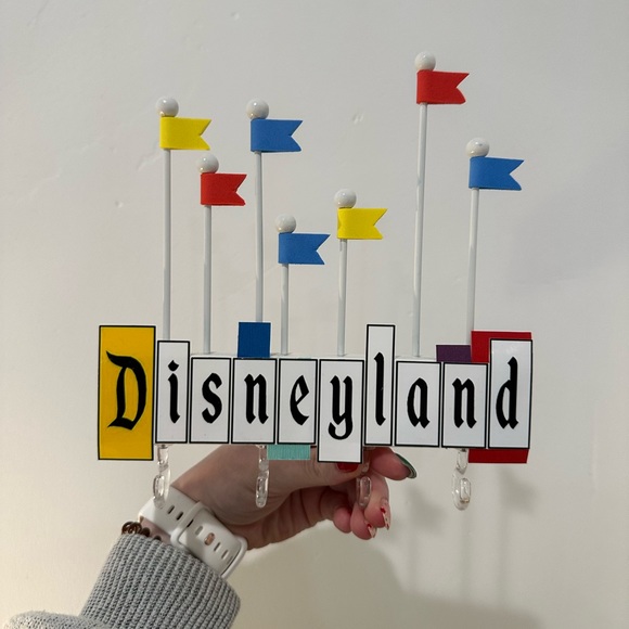 DISNEYLAND RETRO SIGN KEY HOLDER - Picture 3 of 3